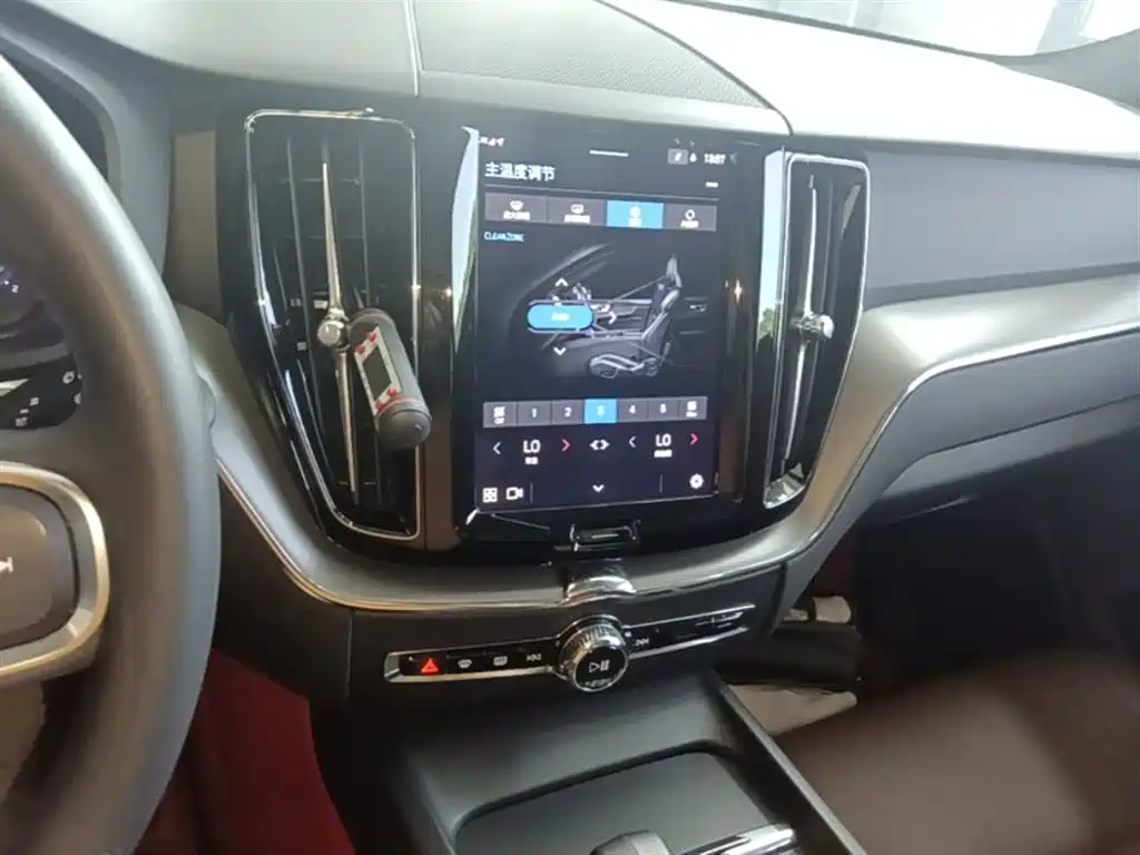 Volvo Volvo XC60 2023 B5 AWD Momentum 2023 - thumbnail 13