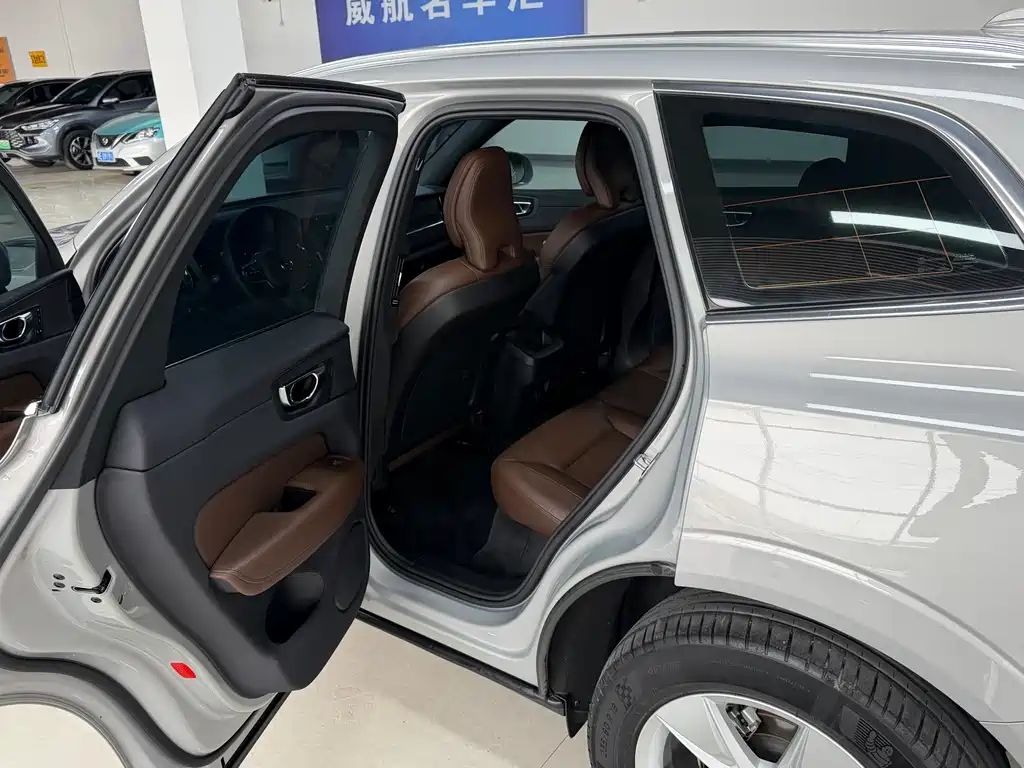 Volvo Volvo XC60 2022 B5 AWD Momentum 2021 - thumbnail 6