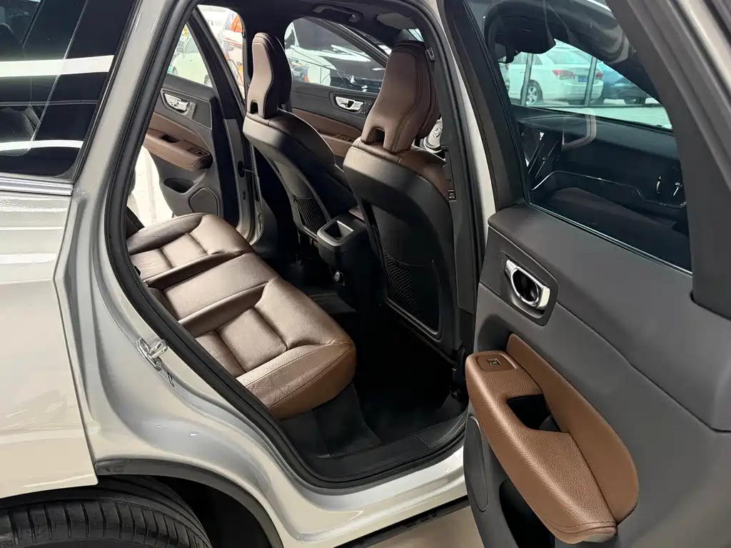 Volvo Volvo XC60 2022 B5 AWD Momentum 2021 - thumbnail 8