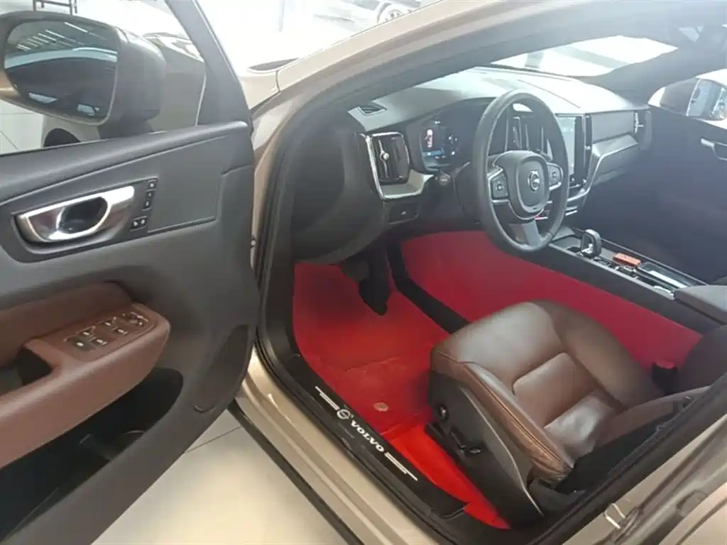 Volvo Volvo XC60 2023 B5 AWD Momentum 2023 - thumbnail 16