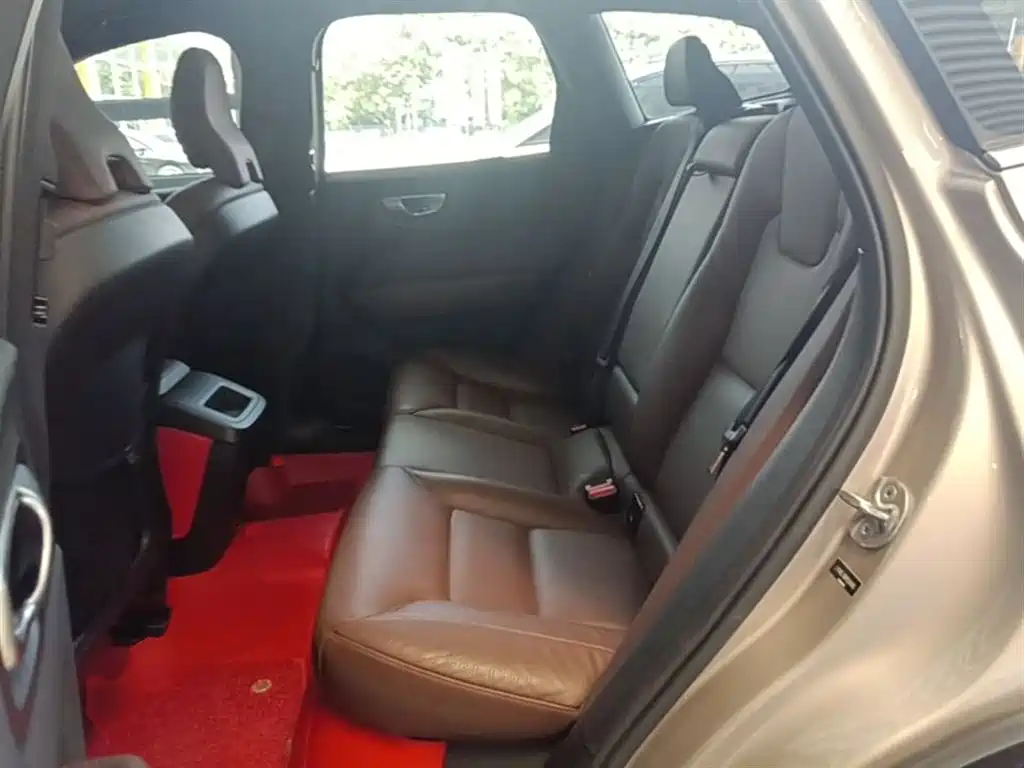 Volvo Volvo XC60 2023 B5 AWD Momentum 2023 - thumbnail 17