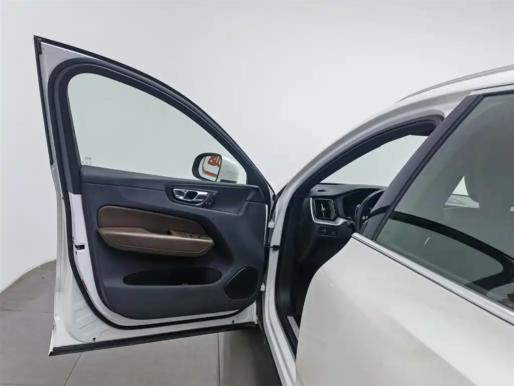 Volvo Volvo XC60 T5 AWD 2020 - thumbnail 8