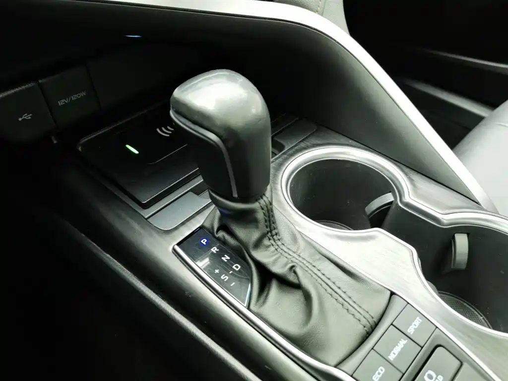 Toyota Camry 2.5G Luxury Edition 2022 - thumbnail 13