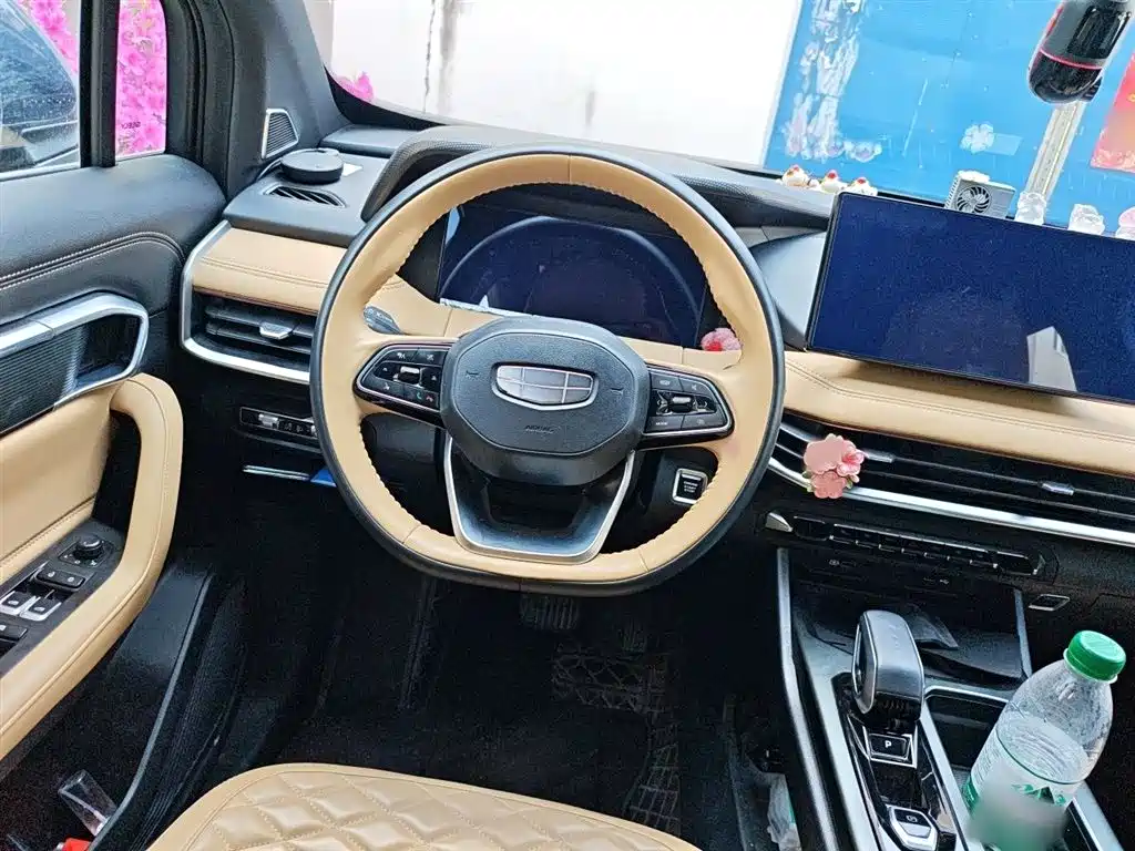 Geely Auto Haoyue L 2023 2.0T DCT Flagship 2023 - thumbnail 3
