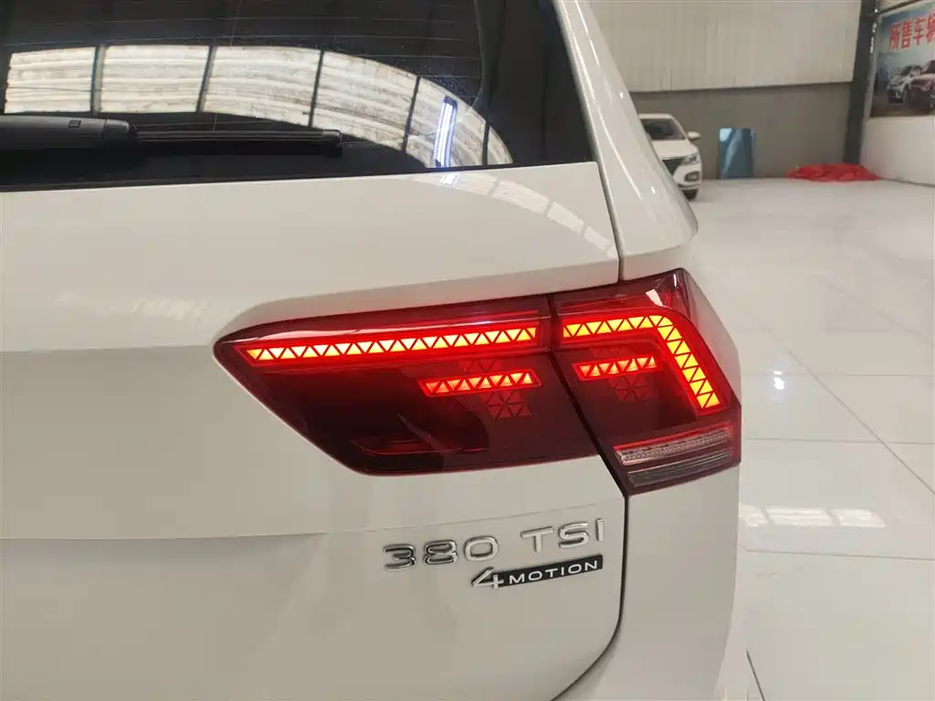 Volkswagen Volkswagen Tiguan L 380TSI AWD R-Line 2021 - thumbnail 8