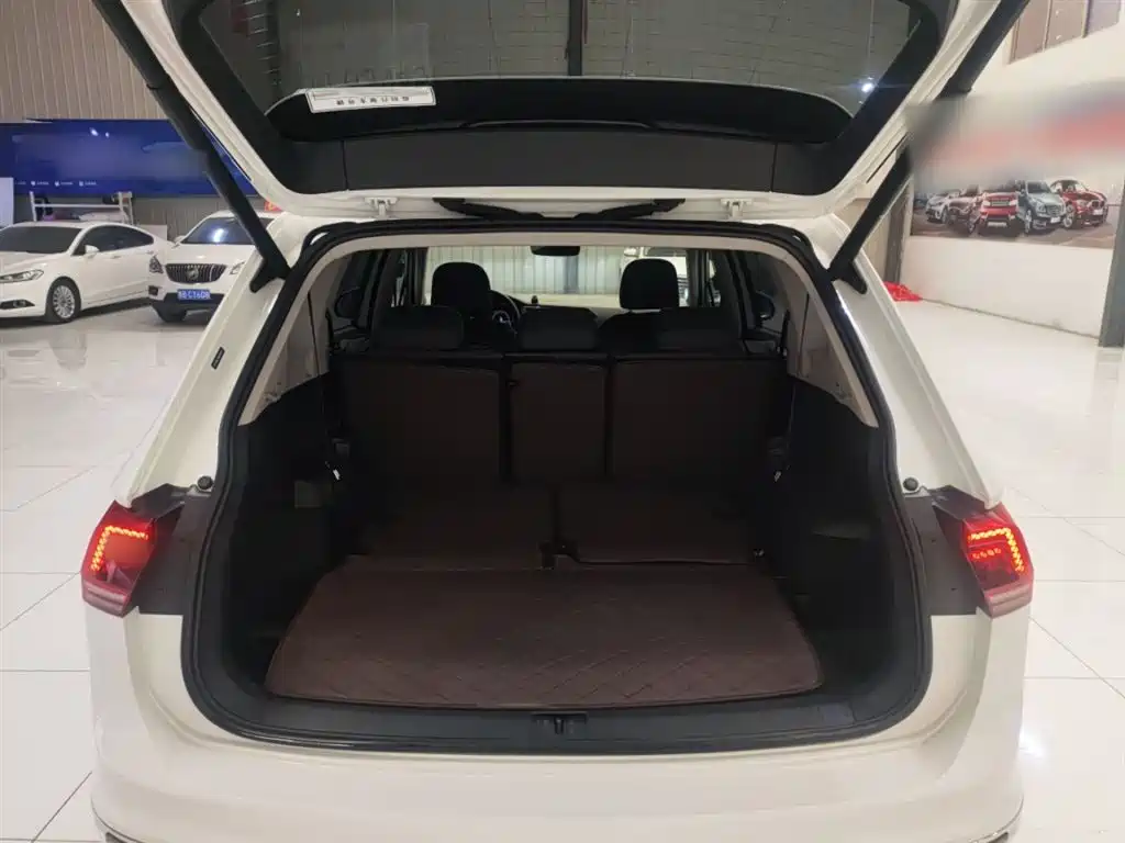 Volkswagen Volkswagen Tiguan L 380TSI AWD R-Line 2021 - thumbnail 19