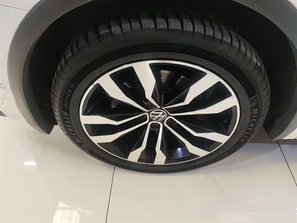 Volkswagen Volkswagen Tiguan L 380TSI AWD R-Line 2021 - thumbnail 23