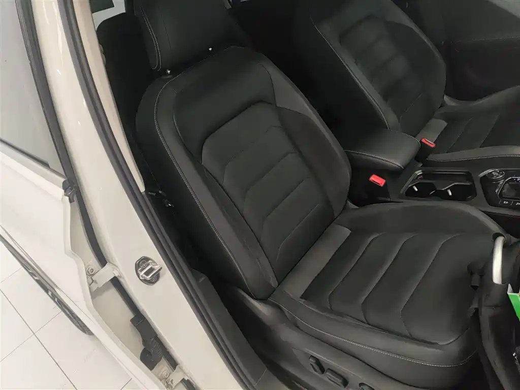 Volkswagen Volkswagen Tiguan L 380TSI AWD R-Line 2021 - thumbnail 25