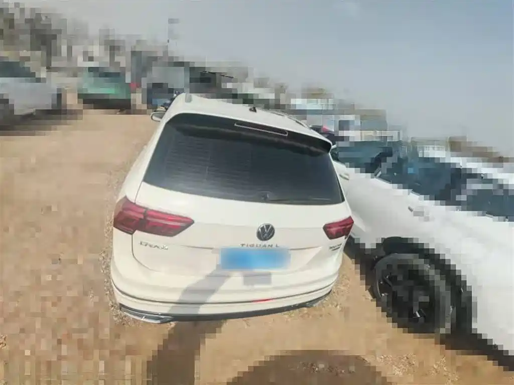 Volkswagen Volkswagen Tiguan L 380TSI AWD R-Line 2022 - thumbnail 3