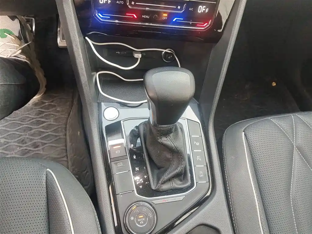 Volkswagen Volkswagen Tiguan L 380TSI AWD R-Line 2022 - thumbnail 10