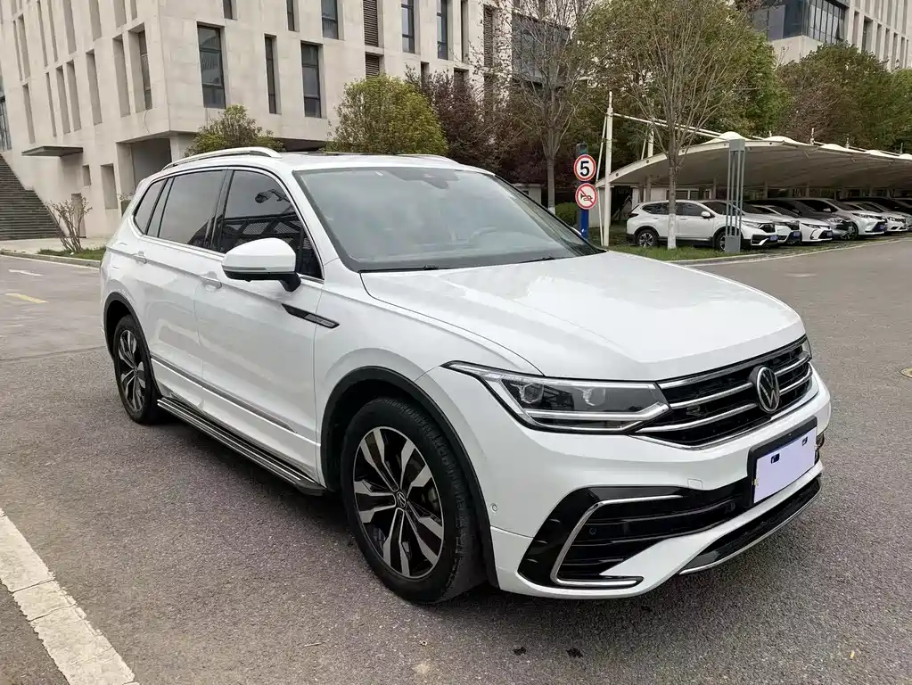 Volkswagen Tiguan L 380TSI AWD R-Line 2023 - thumbnail 3