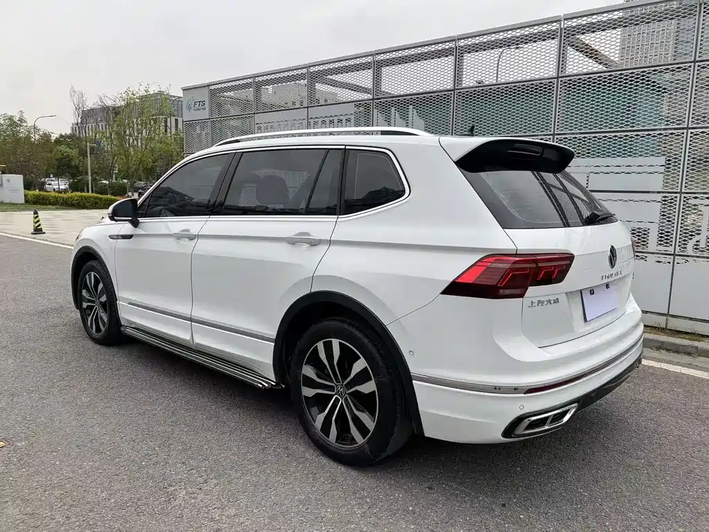 Volkswagen Tiguan L 380TSI AWD R-Line 2023 - thumbnail 5