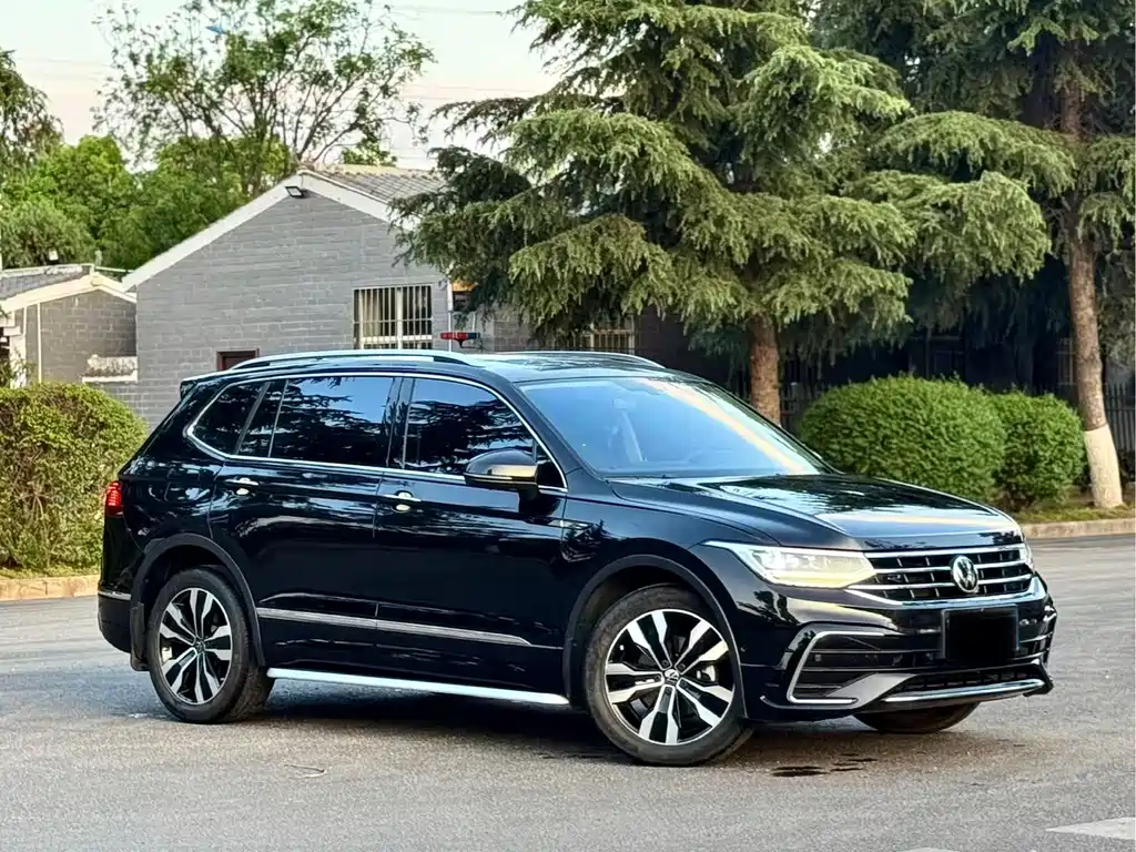Volkswagen Volkswagen Tiguan L 2022 380TSI AWD R-Line 7-Seater 2022 - thumbnail 3