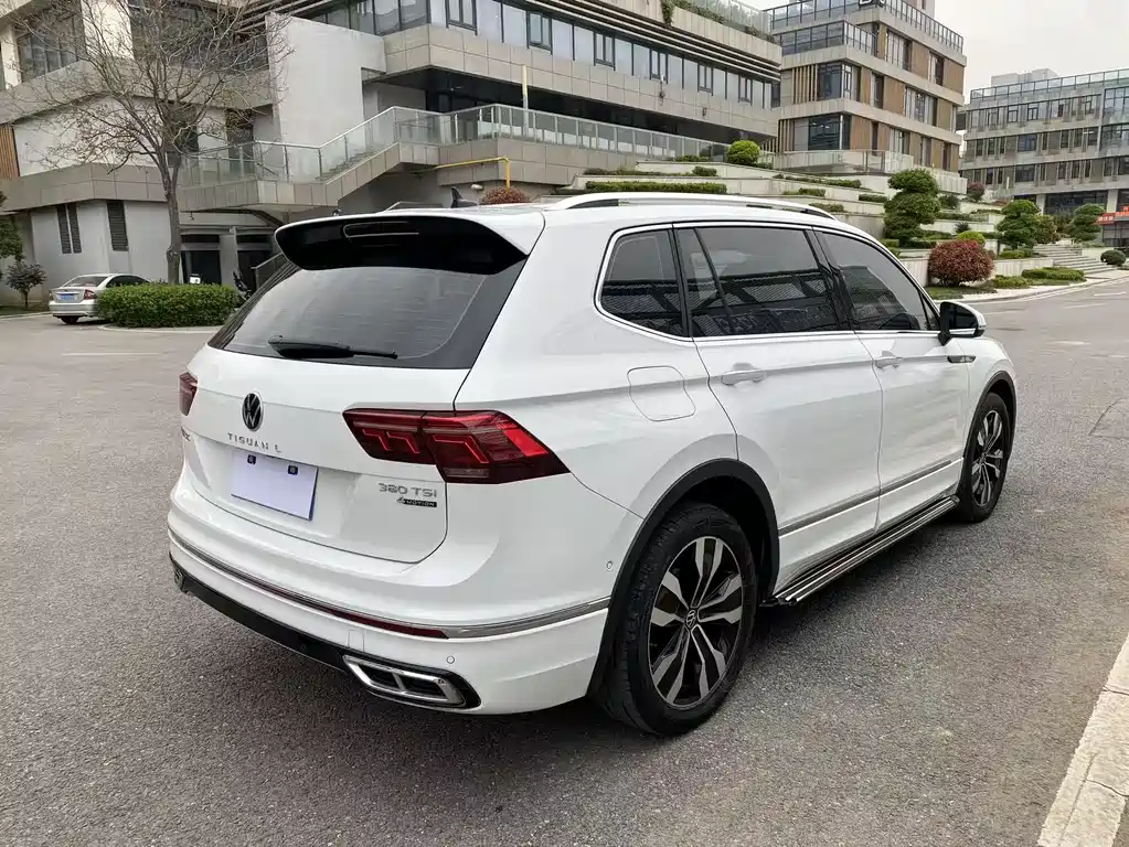 Volkswagen Tiguan L 380TSI AWD R-Line 2023 - thumbnail 7