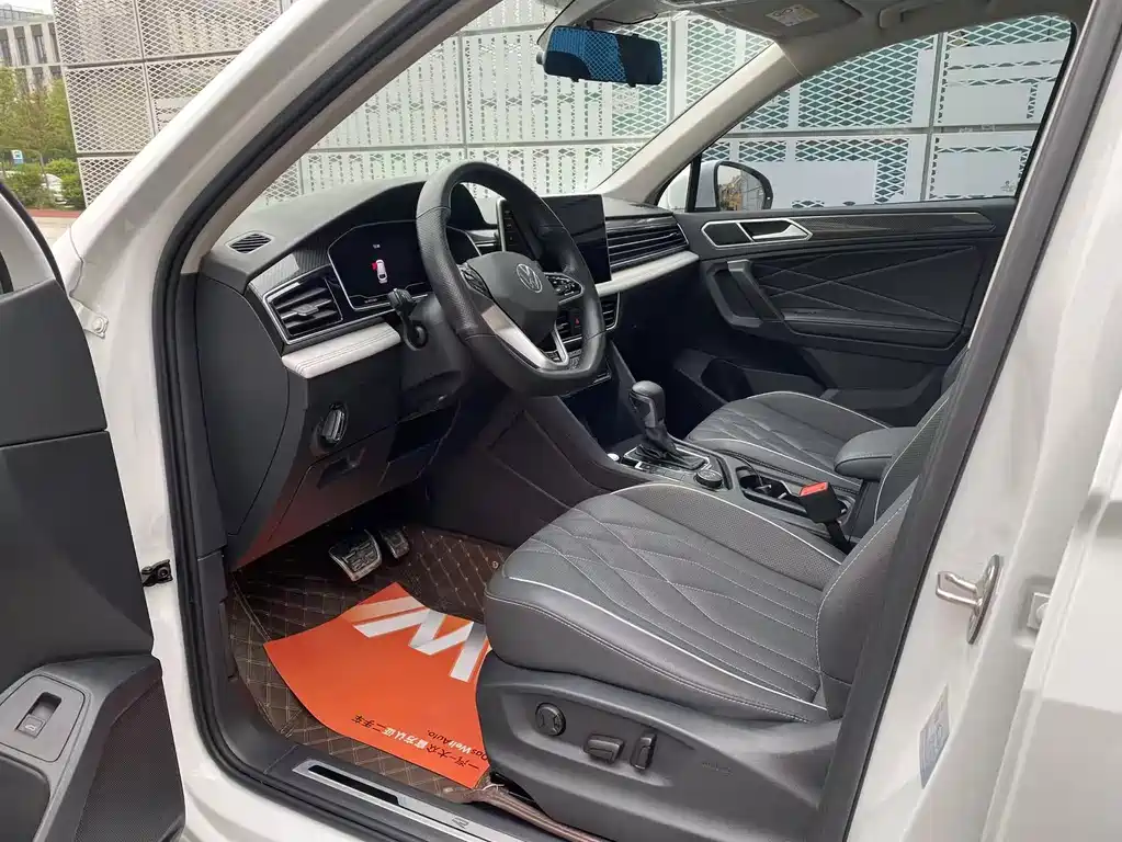 Volkswagen Tiguan L 380TSI AWD R-Line 2023 - thumbnail 8
