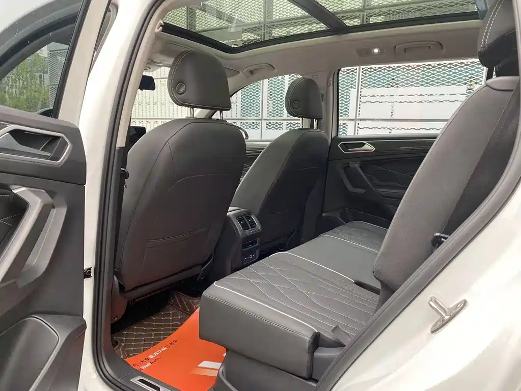 Volkswagen Tiguan L 380TSI AWD R-Line 2023 - thumbnail 9