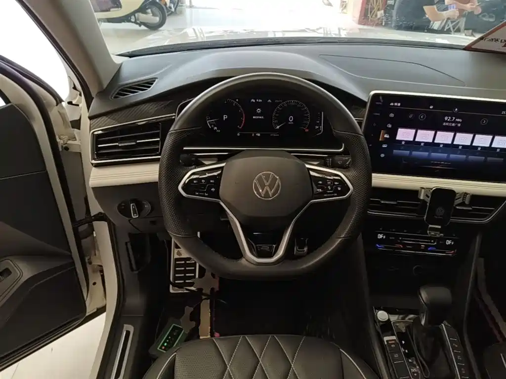 Volkswagen Tiguan L 380TSI AWD R-Line 2022 - thumbnail 11