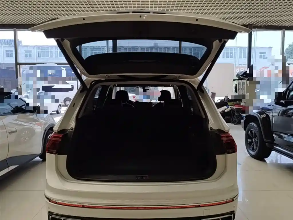 Volkswagen Tiguan L 380TSI AWD R-Line 2022 - thumbnail 19