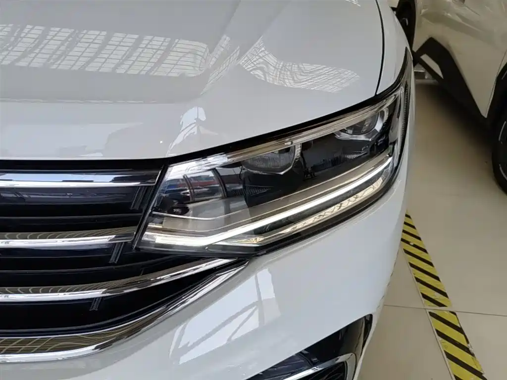 Volkswagen Tiguan L 380TSI AWD R-Line 2022 - thumbnail 24