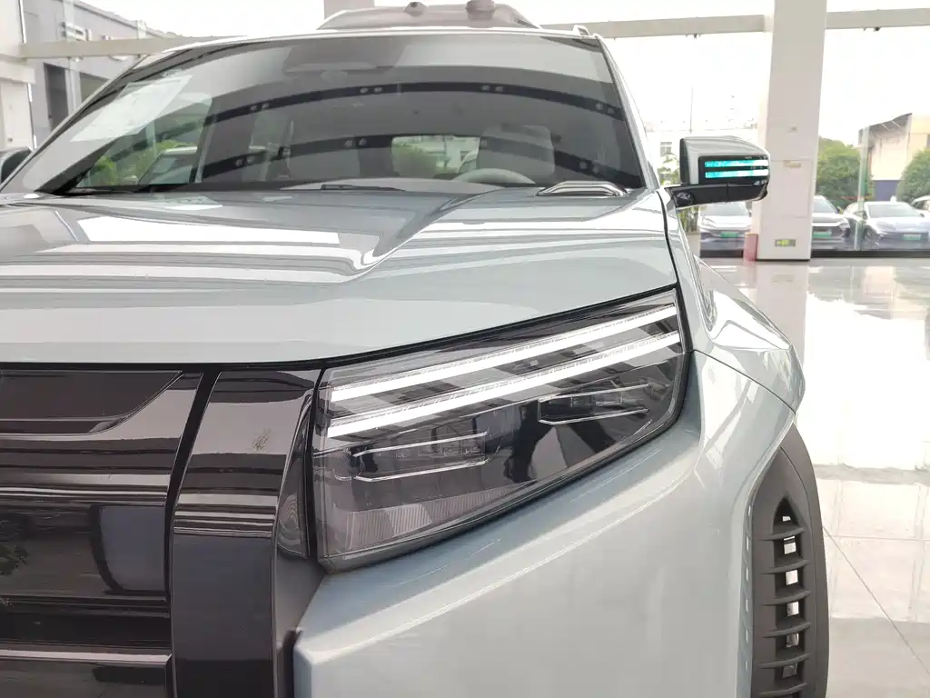 Fang Cheng Bao Titan 3 2025 501KM AWD Drone Edition 2025 - thumbnail 6