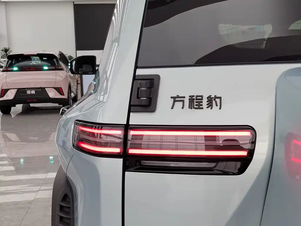 Fang Cheng Bao Titan 3 2025 501KM AWD Drone Edition 2025 - thumbnail 8