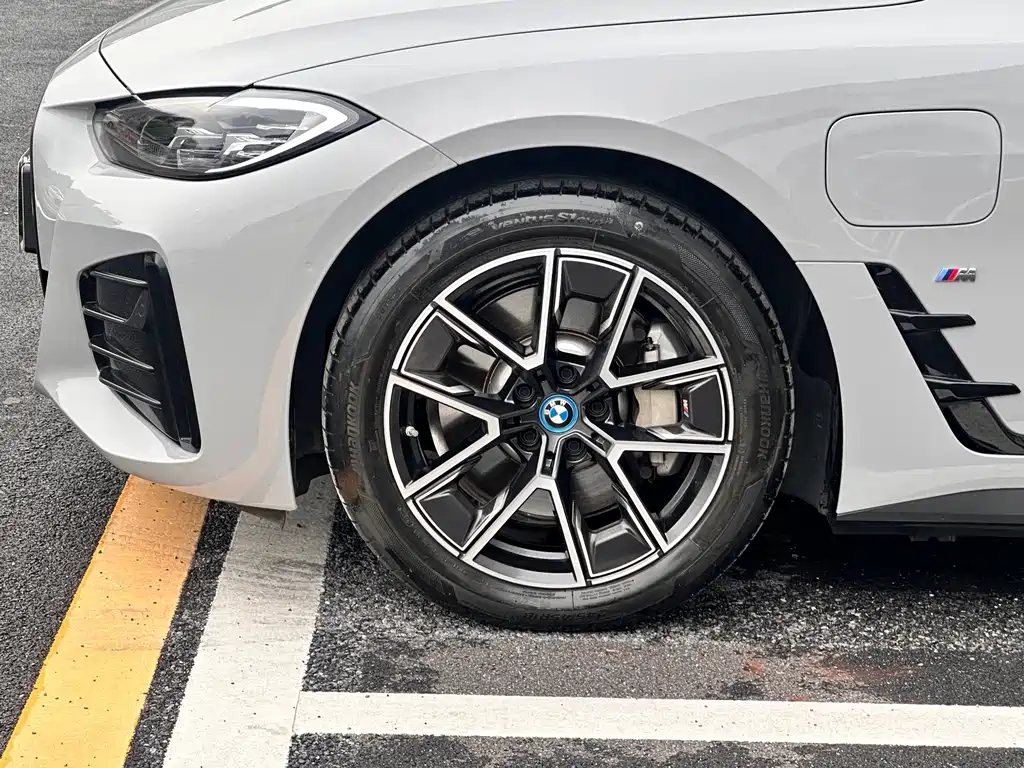 BMW BMW i4 2023 eDrive35 2025 - thumbnail 15