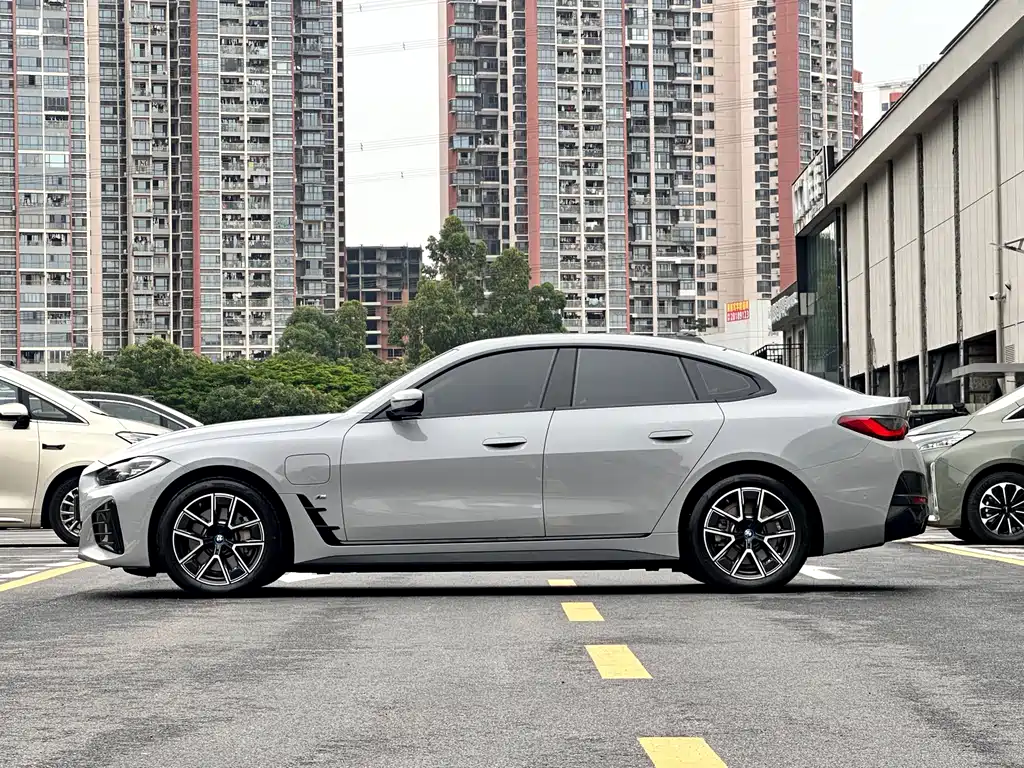 BMW BMW i4 2023 eDrive35 2025 - thumbnail 17
