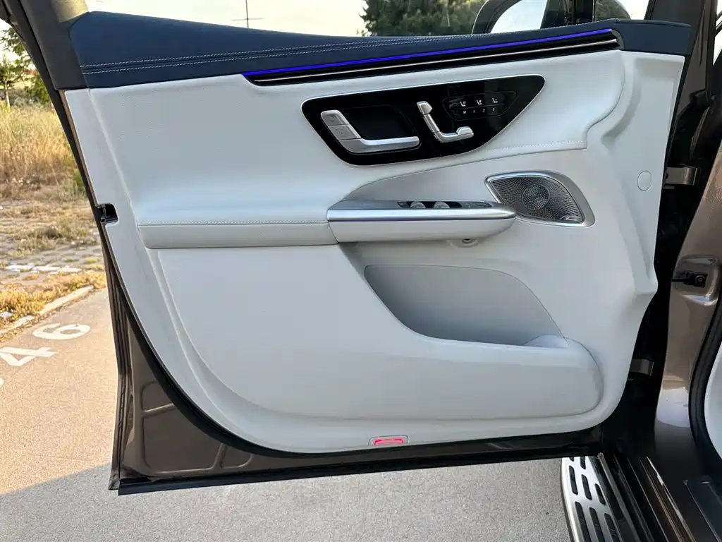 Mercedes-Benz Mercedes-Benz EQE SUV 500 4MATIC Special Edition 2023 - thumbnail 13