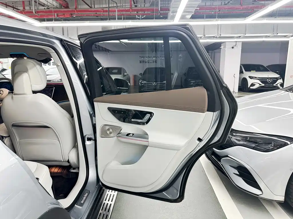 Mercedes-Benz Mercedes-Benz EQE SUV 500 4MATIC Special Edition 2026 - thumbnail 10