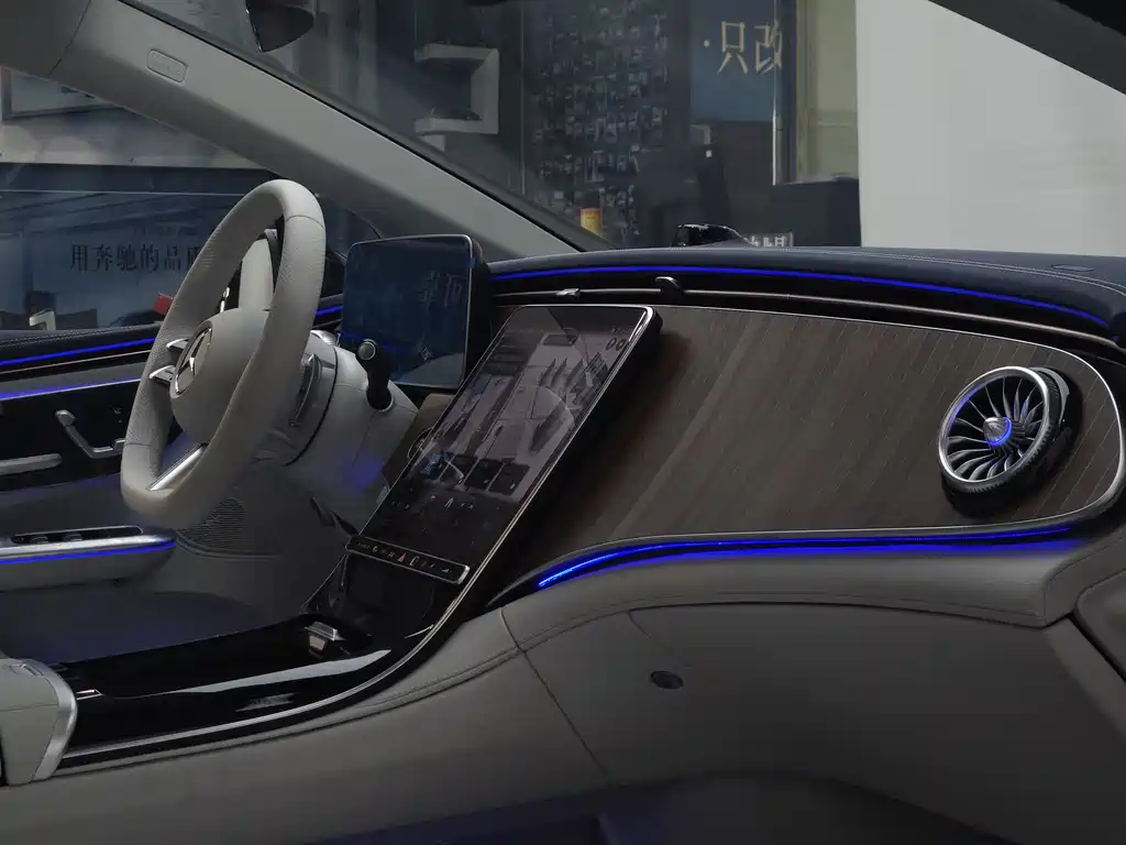 Mercedes-Benz Mercedes-Benz EQE 500 4MATIC 2026 - thumbnail 12