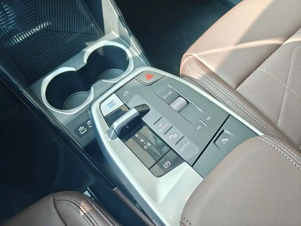 BMW BMW iX1 2023 eDrive25L M Sport Package 2025 - thumbnail 7