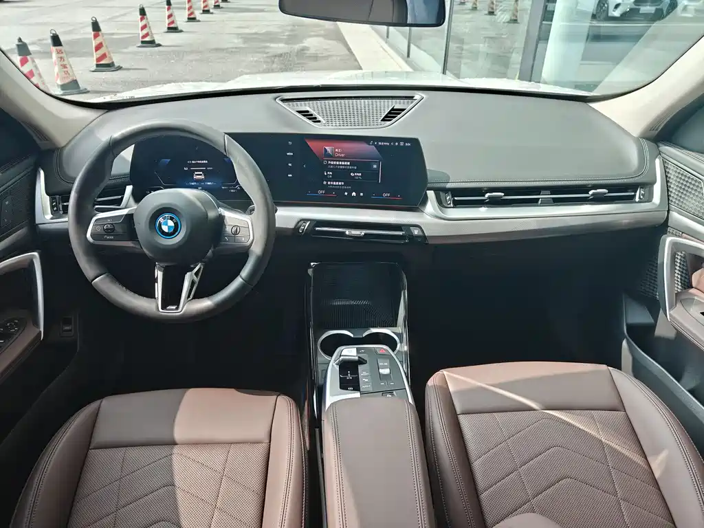 BMW BMW iX1 2023 eDrive25L M Sport Package 2025 - thumbnail 9