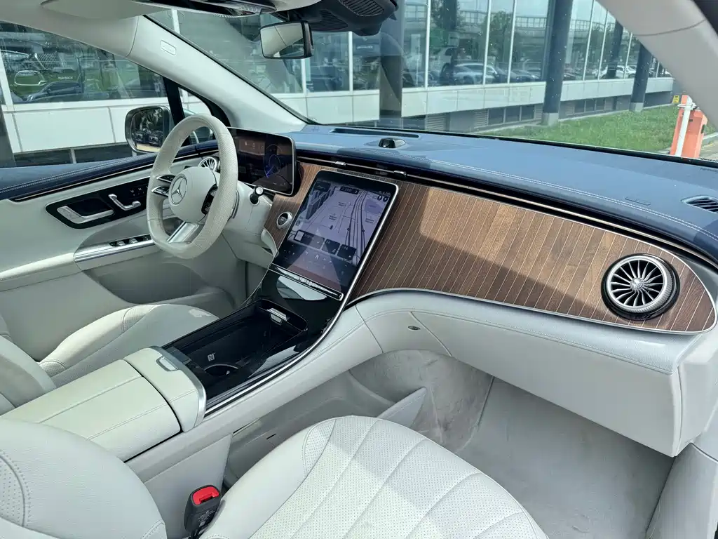 Mercedes-Benz Mercedes-Benz EQE SUV 2024 500 4MATIC Luxury Edition 2025 - thumbnail 13