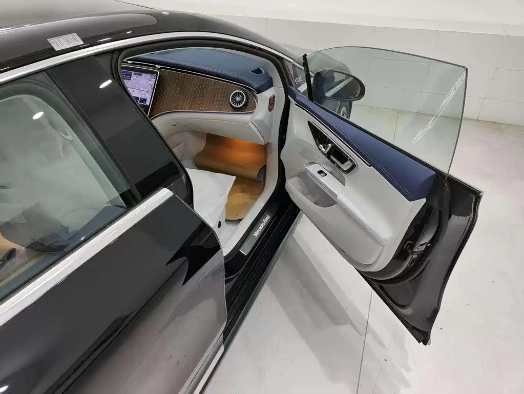 Mercedes-Benz Mercedes-Benz EQE 500 4MATIC 2025 - thumbnail 5