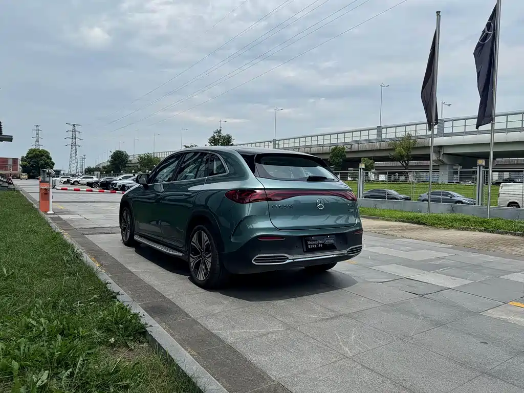 Mercedes-Benz Mercedes-Benz EQE SUV 2024 500 4MATIC Luxury Edition 2025 - thumbnail 17