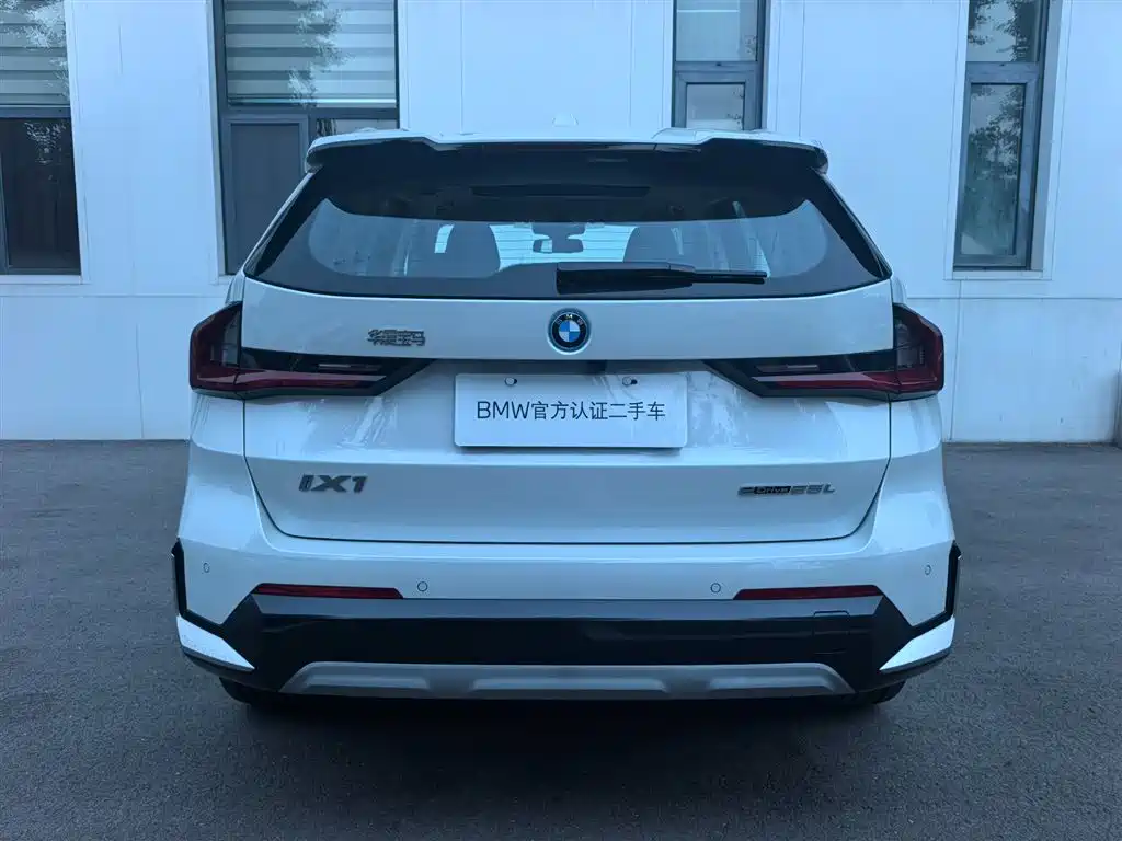 BMW BMW iX1 eDrive25L X Design Package 2025 - thumbnail 4