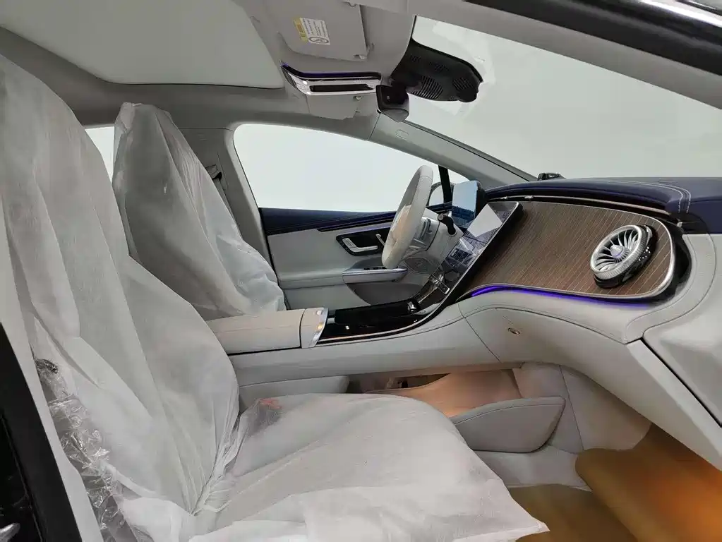 Mercedes-Benz Mercedes-Benz EQE 500 4MATIC 2025 - thumbnail 18