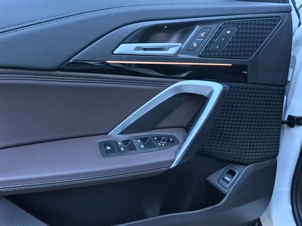 BMW BMW iX1 eDrive25L X Design Package 2025 - thumbnail 15