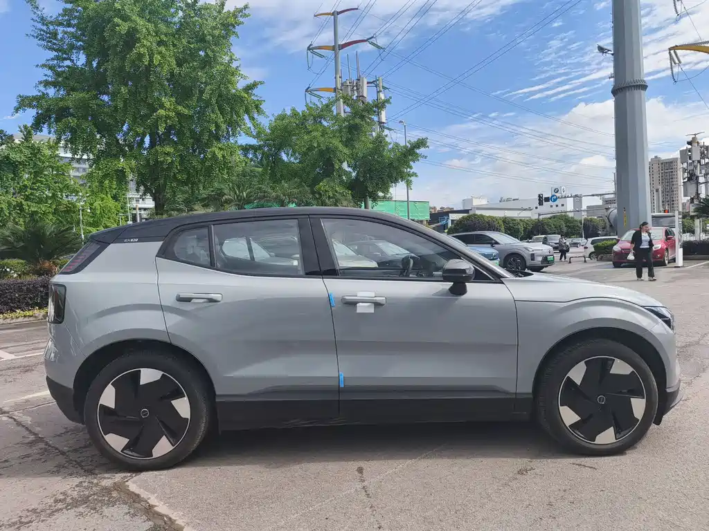 Volvo Volvo EX30 Plus RWD Long Range 2025 2026 - thumbnail 5