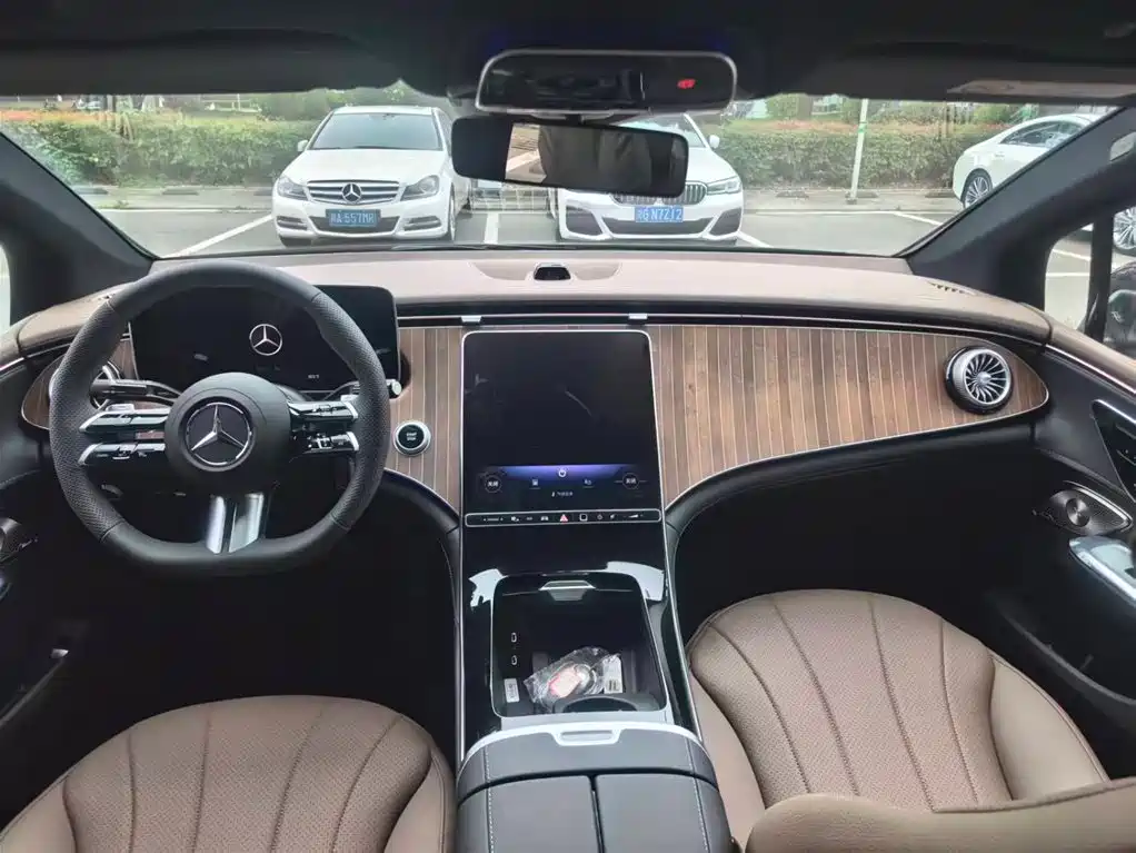 Mercedes-Benz Mercedes-Benz EQE 500 4MATIC 2025 - thumbnail 13