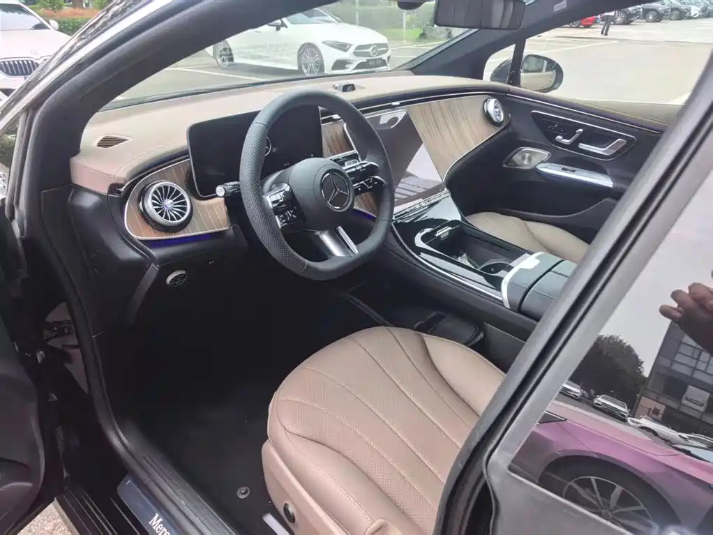 Mercedes-Benz Mercedes-Benz EQE 500 4MATIC 2025 - thumbnail 17