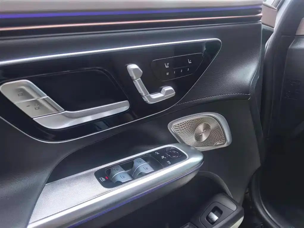 Mercedes-Benz Mercedes-Benz EQE 500 4MATIC 2025 - thumbnail 18