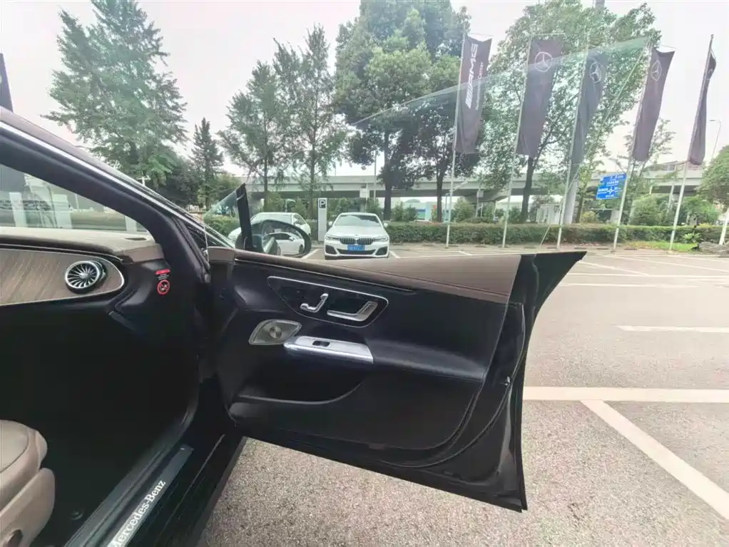 Mercedes-Benz Mercedes-Benz EQE 500 4MATIC 2025 - thumbnail 23