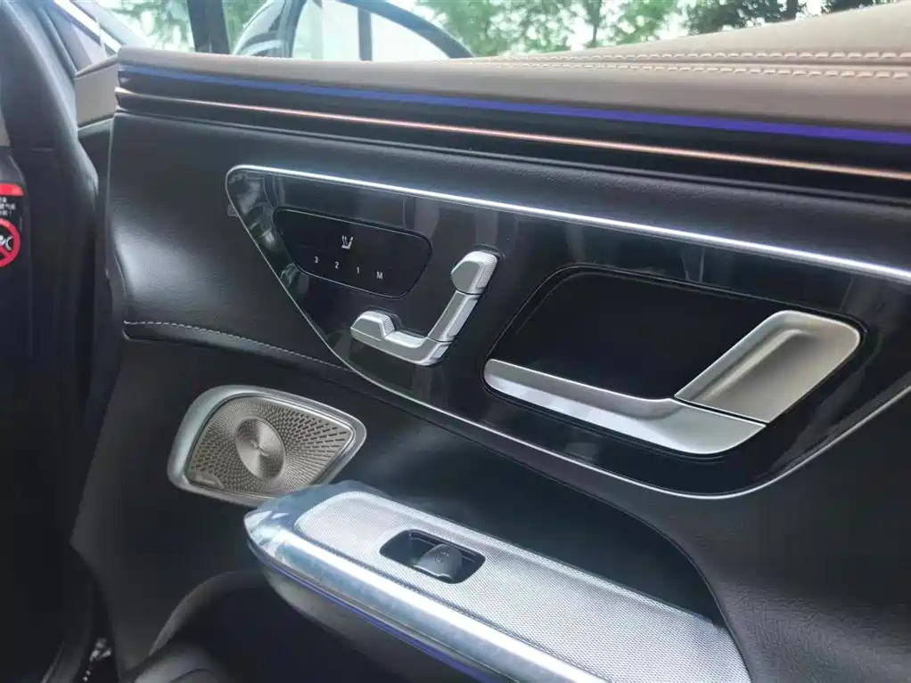 Mercedes-Benz Mercedes-Benz EQE 500 4MATIC 2025 - thumbnail 24