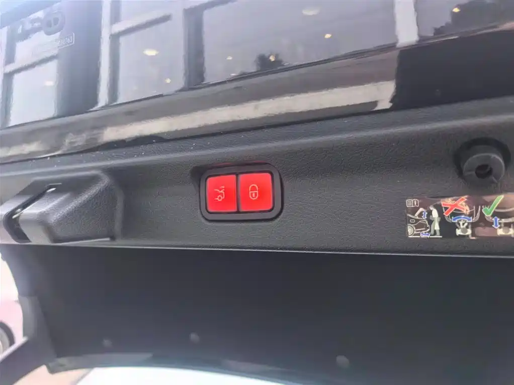 Mercedes-Benz Mercedes-Benz EQE 500 4MATIC 2025 - thumbnail 25