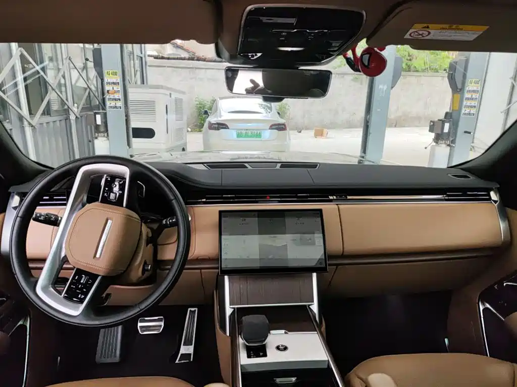 Land Rover 2024 Range Rover 3.0 L6 400PS Autobiography Extended Wheelbase 7-Seater 2024 - thumbnail 2