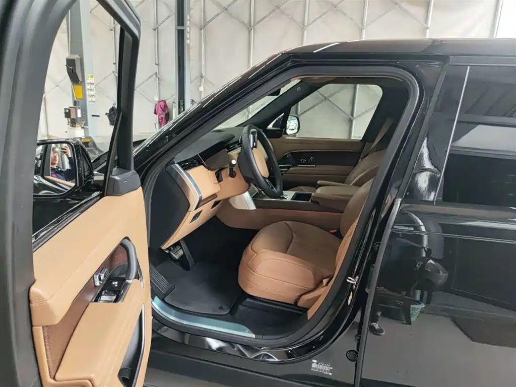 Land Rover 2024 Range Rover 3.0 L6 400PS Autobiography Extended Wheelbase 7-Seater 2024 - thumbnail 4