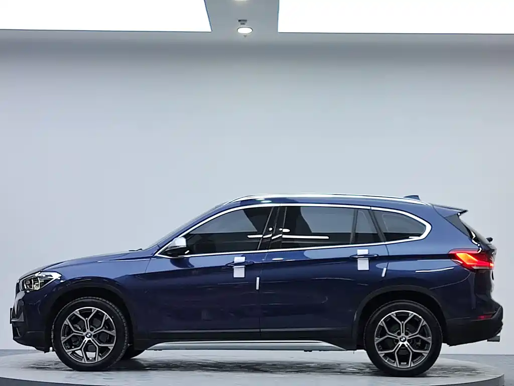 BMW BMW X1 2021 sDrive20Li Premium Edition 2022 - thumbnail 4
