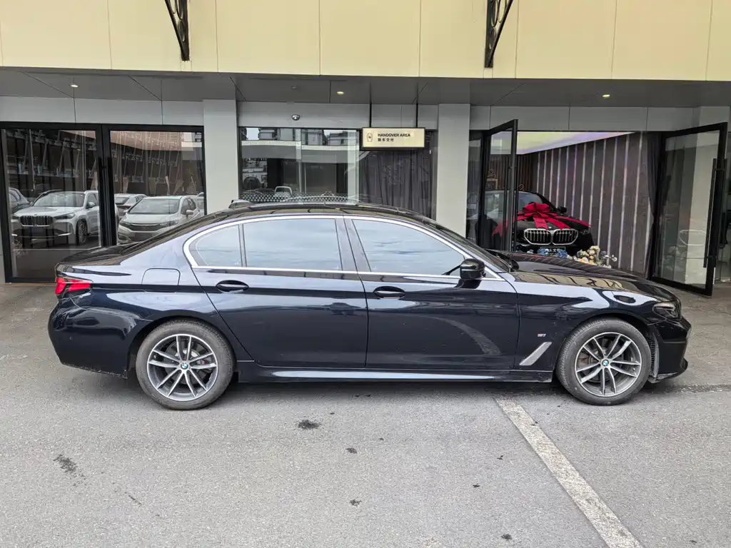 BMW BMW 5 Series 2021 525Li M Sport Package 2021 - thumbnail 3