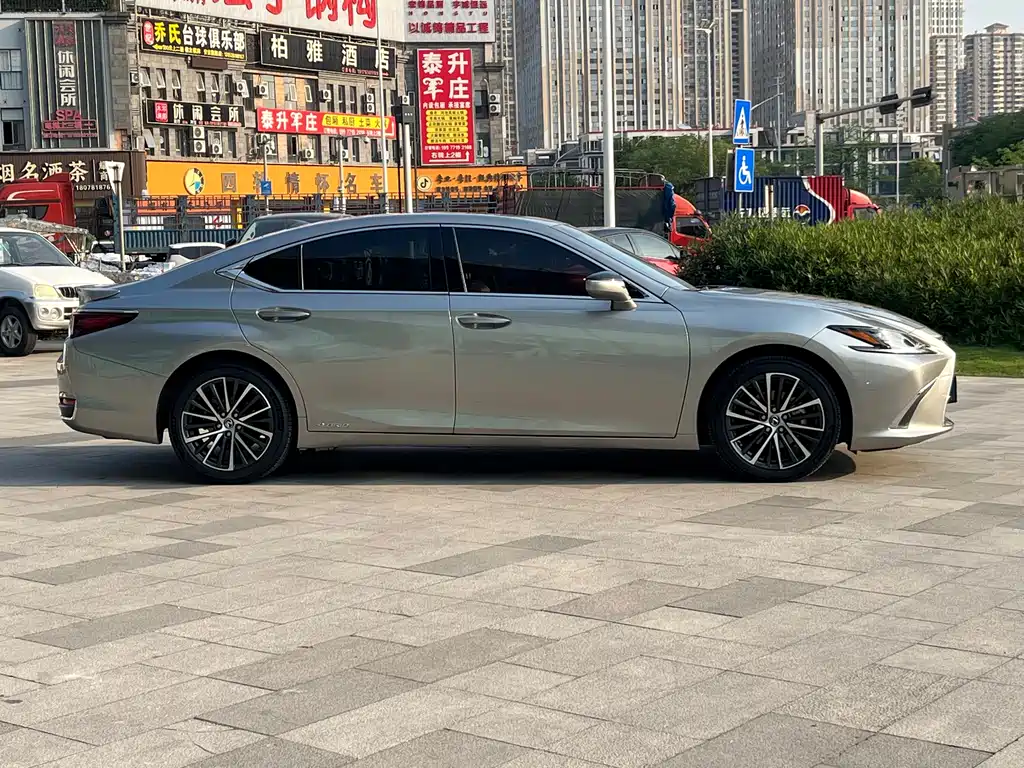 Lexus Lexus ES 2022 300h Premium Edition 2022 - thumbnail 4